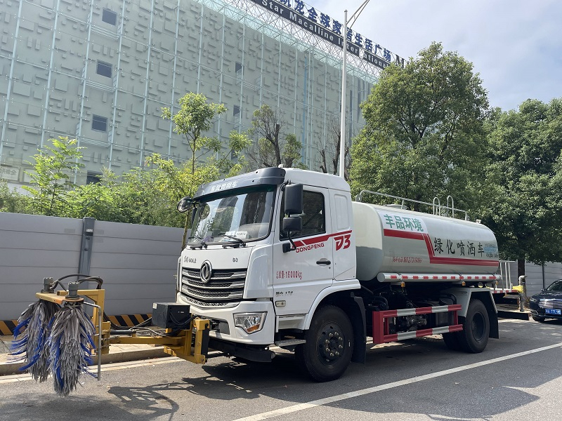 護(hù)欄清洗車