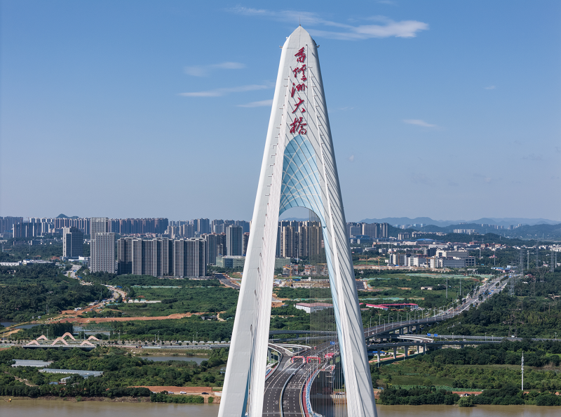 香爐洲大橋路段護(hù)欄清洗-長沙市望城區(qū)主次干道環(huán)衛(wèi)清掃保潔第六輪社會化承包項(xiàng)目標(biāo)段十三（交通護(hù)欄）